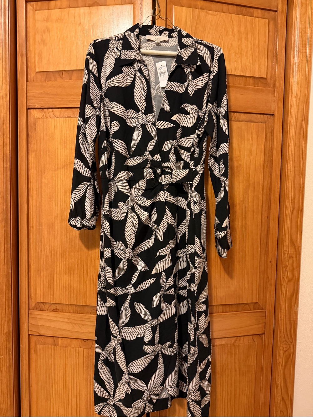 LOFT Black and White Leaf-Print Long Sleeve Wrap Dress NWT